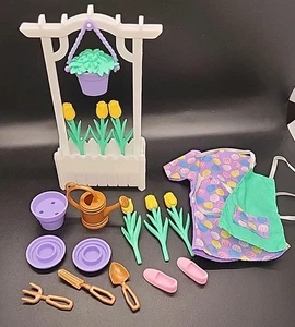 Vintage Barbie Gardenin' Pretty Dress N Play 1997 Spielset #68658 gebraucht - Bild 1 von 9