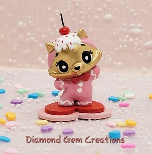 Hatchimals Colleggtibles - REPAINT Golden Gingerbread Raccoon Sweets/treats - Picture 1 of 1