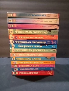 Lot of 14 Freshman Dorm Vintage Paperback Books Linda A. Cooney Soft Cover - Foto 1 di 8