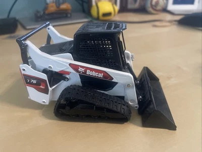 Bobcat T76 Compact Track Loader - 1:25 Scale Diecast Model - Image 1 of 3