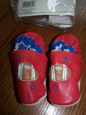NUEVO CON ETIQUETAS ZAPATOS DE CUNA DE CUERO CON SUELA SUAVE DE FÚTBOL ROJO GEORGE 6-9 meses TALLA 3 Foto 1 de 2