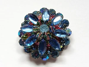 Broche vintage D&E Juliana azul AB y sandía vidrio moldeado de 3 niveles - Imagen 1 de 8