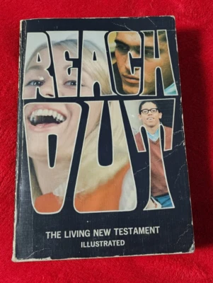VINTAGE REACH OUT • THE LIVING NEW TESTAMENT BIBLE ILLUSTRATED 1972 12TH PB - Image 1 of 4