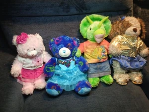 Build A Bear | 4 klassische Bären mit Outfit - Bild 1 von 7