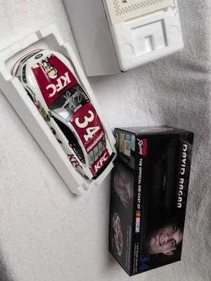 NASCAR 2014 nuevo #34 KFC autografiado 1/24 diecast Lionel #54 de 144 hecho Foto 1 de 4