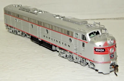 Rapido Trains - HO - Burlington (CB&Q) EMD E8A #9942A w/DCC + Sound NEW - Image 1 of 4