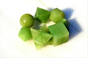 Juego geométrico aventurina verde de 20 mm de piedras preciosas curativas de cristal natural juego de 7 piezas - Imagen 1 de 7
