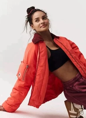 Jaqueta bombardeiro Free People / FP Movement Outpost XS nova* KC345-346 - Imagem 1 de 4