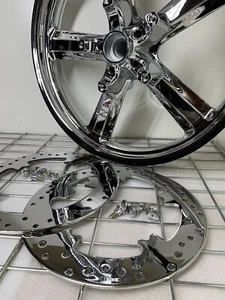 Harley MUSCLE FRONT Wheel 2009 -17 CUSTOM Chrome VROD VRSCF OEM MAG OUTRIGHT - Picture 1 of 6