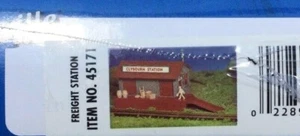 BACHMANN PLASTICVILLE 1/87 HO FREIGHT STATION MODEL BUILDING KIT ITEM 45171 F/S - Picture 1 of 3