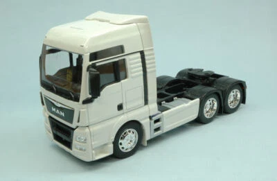 MODELLINO CAMION STATICO WELLY MAN TGX 26 440 6X4 BIANCO MODELLISMO SCALA 1:32 - Immagine 1 di 4