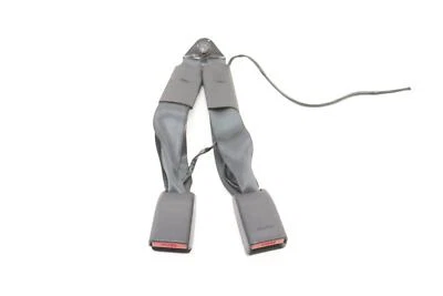 2021-2024 NISSAN TITAN ЗАДНИЙ ПРАВЫЙ И ЦЕНТРАЛЬНЫЙ РЕМЕНЬ БЕЗОПАСНОСТИ ПРЯЖКА OEM ЧЕРНЫЙ_G - Изображение 1 из 4