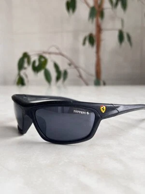Gafas de sol Ferarri negras vintage años 90 Y2K exterior estilo Oakley Foto 1 de 4