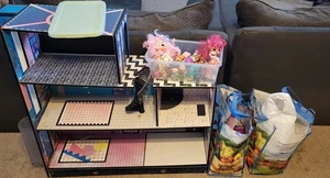 L.O.L. Sorpresa OMG Casa de Muñecas Madera Real con Accesorios y Muñecas LOL - Imagen 1 de 13