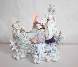 Ancien porte bouquet en porcelaine biscuit scène galante, fleurs, h. 18.5 cm - Picture 1 of 10