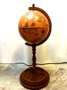 A vintage / antique style globe bar for holding drinks - Picture 1 of 4