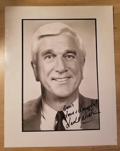 Leslie Nielsen Film Autograf 8x10 B&W Zdjęcie podpisane - Zdjęcie 1 z 1