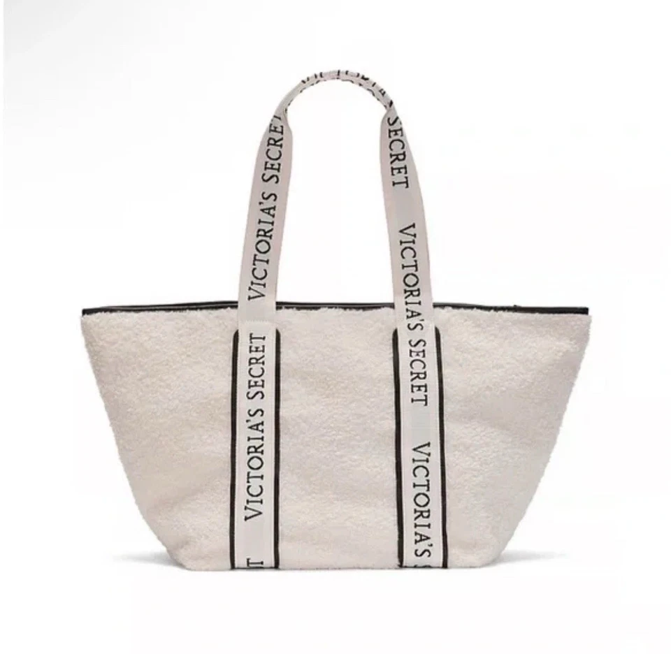 Acogedor bolso de felpa polar Victoria's Secret con cremallera blanco cierre de cremallera precio de venta sugerido por el fabricante 59 2023 USD Foto 1 de 4