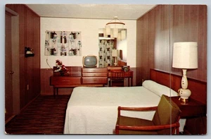 Vintage Spence's Motel Room Interior Madison WI Postcard Circa 1960s - Picture 1 of 2