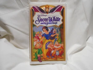Snow White and the Seven Dwarfs Disney Masterpiece Collection VHS Clam Shell - Picture 1 of 6