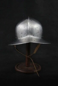 Gehämmerter 18 Stärke Stahl mittelalterlicher geschwärzter Wasserkocherhelm - Bild 1 von 5