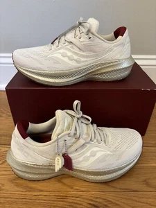 Saucony Triumph 20 Size 10 Women's Running Shoes Sneakers Wine Brie Gold White - Picture 1 of 13