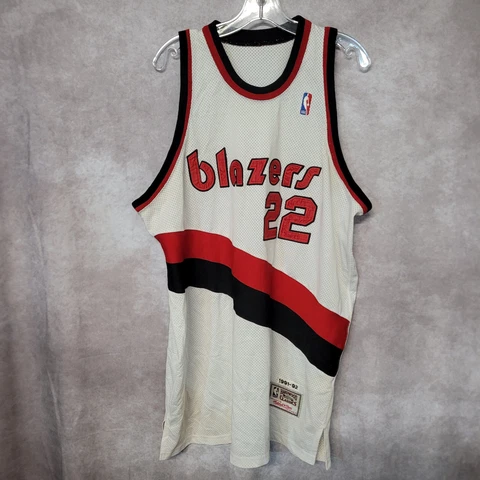 Mitchell & Ness Authentic Portland Trail Blazers Clyde Drexler 22 Jersey 48 XL Cover