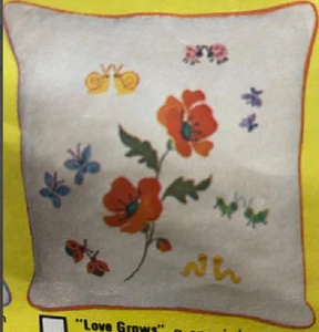 Vtg Rare Bucilla Crewel Needlecraft Pillow Kit #38024 - Picture 1 of 4