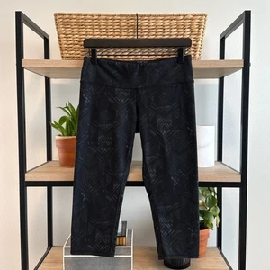 ALO Yoga Mid-Rise Printed Capri Legging Pant, M - Picture 1 of 8