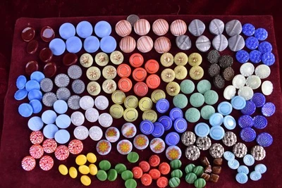 196 pcs LOT OLD CZECH RARE VINTAGE GLASS BUTTONS 1930´s ART-DECO - Image 1 of 2