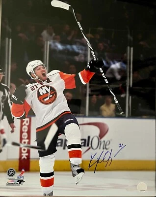 KYLE OKPOSO (New York Islanders) firmado 16x20-Steiner Foto 1 de 2