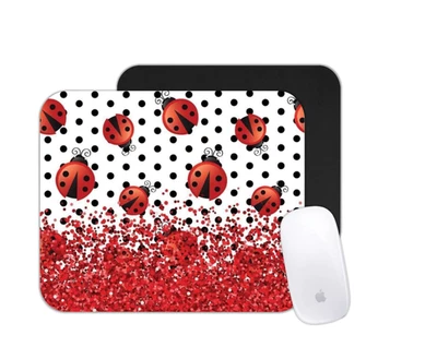 Alfombrilla de ratón roja Ladybug | Alfombrilla de escritorio a lunares para amantes de la naturaleza Foto 1 de 4