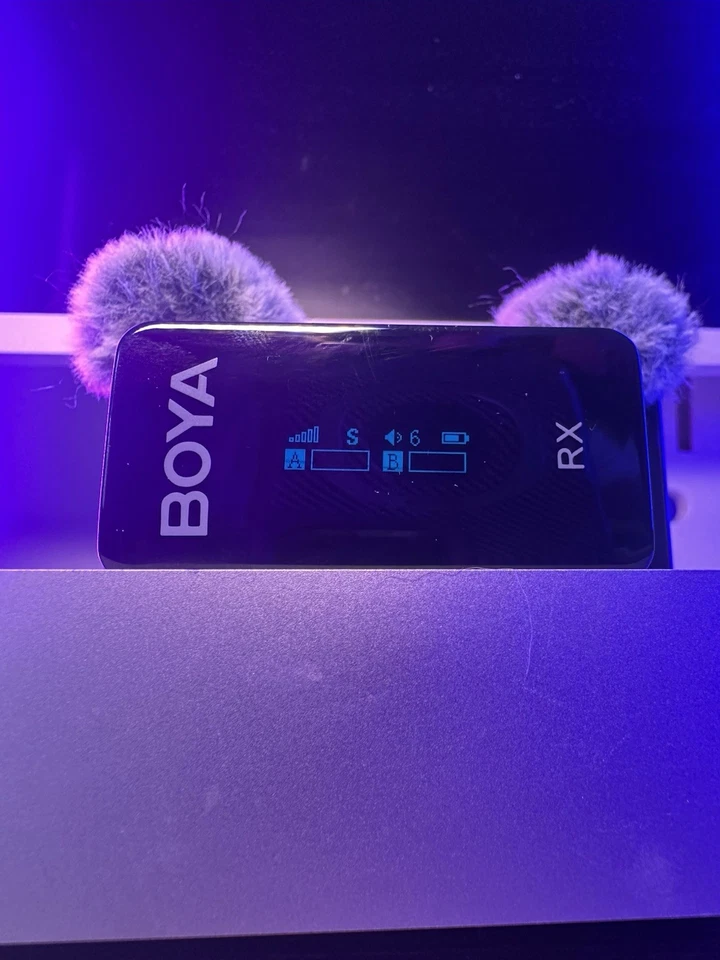 Boya BY-XM6 无线麦克风系统 – 2 个发射器 + 1 个接收器 + 外壳 — 第 1/4 张图片
