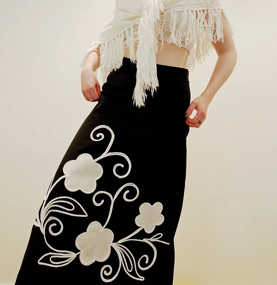 Maxi Falda Hippie Negra Blanca Años 70 Vintage Pequeña/Mediana Larga Floral Falda Foto 1 de 4