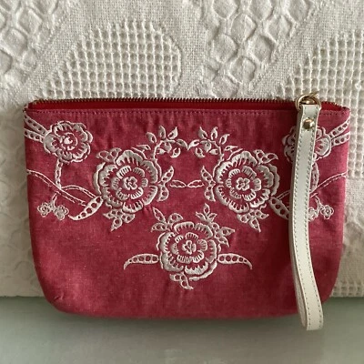 Talbots 红色腕带钱包手提包白色刺绣花朵全新无标签 — 第 1/4 张图片