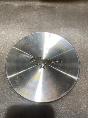 Ford Mustang 1996-1998 tapa central de fábrica 96-98 OEM F7ZC-1A096-AA Foto 1 de 4