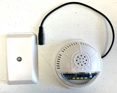 Honeyw-5877 Garage Door Controller Relay Receiver & Z-Wave Siren/Strobe - Image 1 of 4