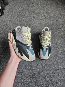 Top Zustand Herren UK 9,5 Adidas Yeezy 700 Wave Runner Grau Blau - Bild 1 von 8