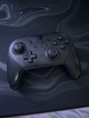 Nintendo Switch Pro Controller, Schwarz/Grau, Kabellos - Bild 1 von 4