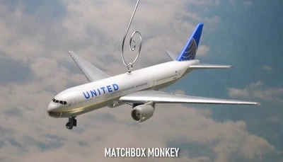 Vintage United Airlines Livery Boeing 777 Christmas Ornament Airplane Plane Jet - Image 1 of 4