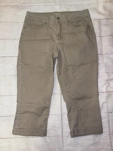 Womens 12 Time And Tru Mid-Rise Khaki Capri Pants - Picture 1 of 3