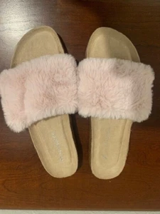 Pink Plush Houseshoes NEW size 9M Beautiful - Picture 1 of 2