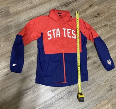 Chaqueta cortavientos del equipo de fútbol de Estados Unidos Nike CN7075-688 para hombre talla grande $115 Foto 1 de 4