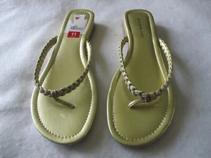 NWOB Bandolino GOLD Metallic Splarkle BRAIDED Thong Sandals 11M - Picture 1 of 3
