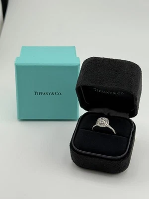 Anillo de compromiso de diamantes Tiffany & Co Soleste corte cojín .83tcw 11K Foto 1 de 4