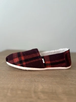 Zapatillas TOMS para mujer talla 8 M franela negra roja Foto 1 de 4