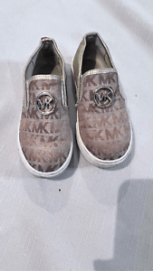 Michael Kors Kids Slip On Monogram Gold Tone Logo Sneaker Shoes Toddler 9 US