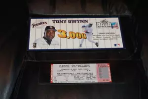 1999 TONY GWYNN PATERS 3000 HIT BIGLIETTO COMPLETO BOX OFFICE + BUSTA TIMBRO DATATA - Foto 1 di 3