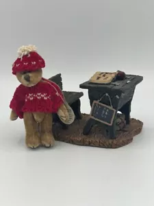 Boyds Bears Wuzzies 4" orsetto nappa T.F Wuzzie #596004 & scrivania scuola etichettata - Foto 1 di 5
