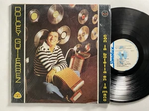 DOLCEY GUTIERRAZ CON LA BOTELLA EN LA MANO COLOMBIA CUMBIA RARE LATIN LP - Picture 1 of 2